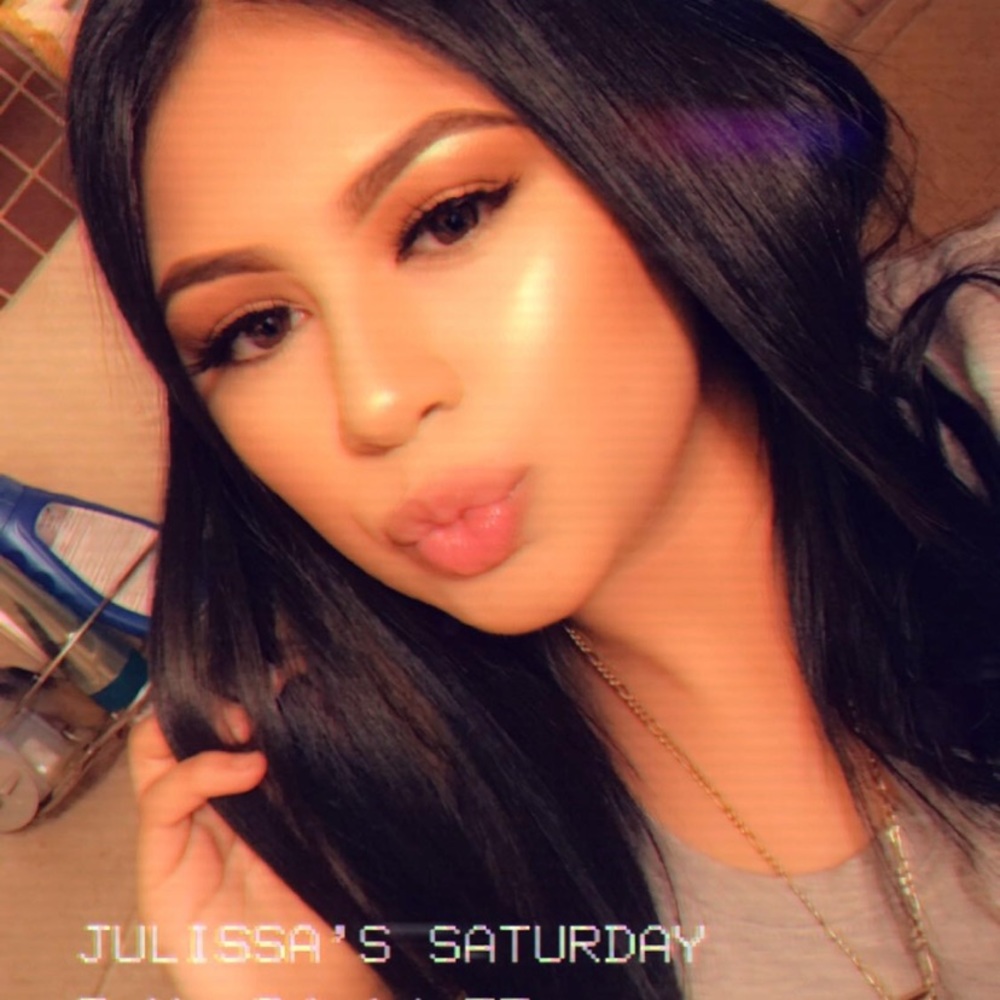 Meet your Posher, Julissa